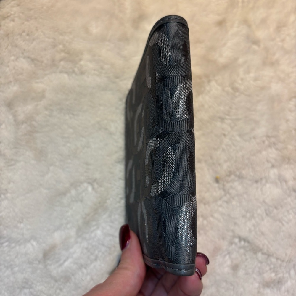 COACH Wallet Signature C Charcoal Gray Silver Metallic Trifold Patent Leather - Picture 6 of 16